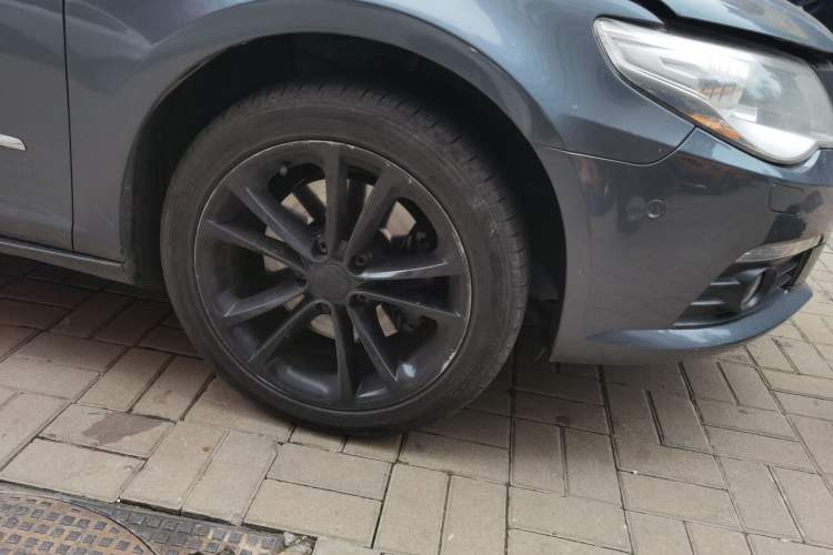Used Volkswagen FAW-Volkswagen CC 2010 2.0 TSI Luxury Model Right Front Wheel Hub