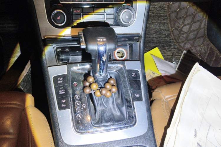 Used Volkswagen FAW-Volkswagen CC 2010 2.0 TSI Ultimate Edition Gear Lever