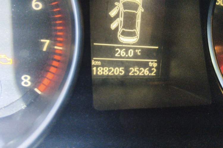 Used Volkswagen FAW-Volkswagen CC 2010 2.0 TSI Ultimate Edition Odometer Close Up