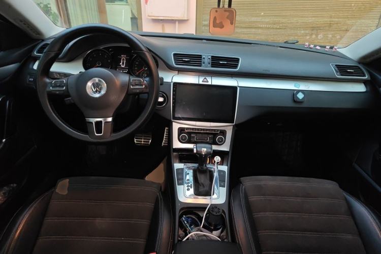 Used Volkswagen FAW-Volkswagen CC 2010 2.0 TSI Luxury Model Center Console