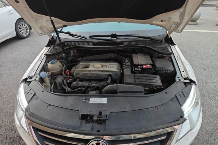 Used Volkswagen FAW-Volkswagen CC 2010 2.0 TSI Luxury Model Engine Bay
