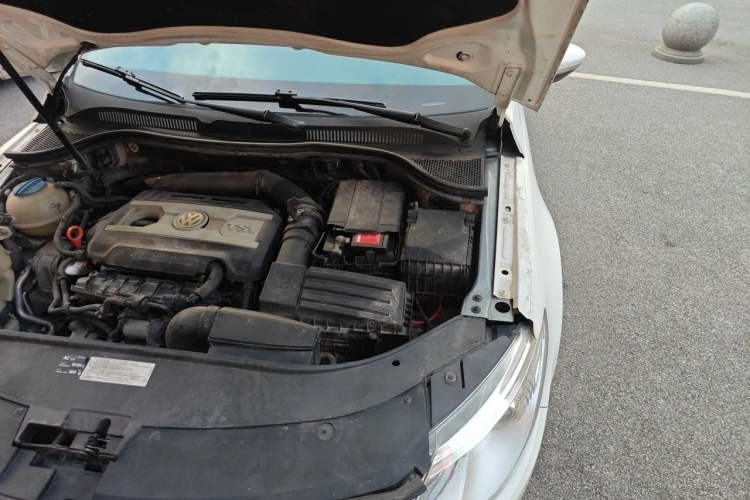 Used Volkswagen FAW-Volkswagen CC 2010 2.0 TSI Luxury Model Engine Bay Left