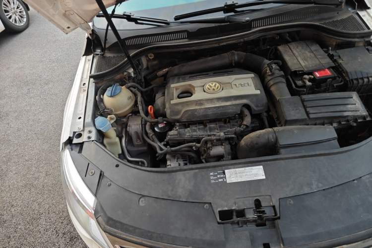 Used Volkswagen FAW-Volkswagen CC 2010 2.0 TSI Luxury Model Engine Bay Right