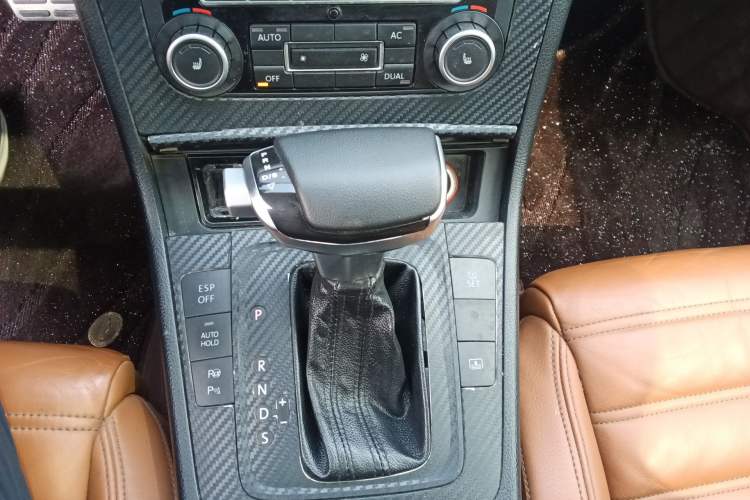 Used Volkswagen FAW-Volkswagen CC 2010 2.0 TSI Luxury Model Gear Lever