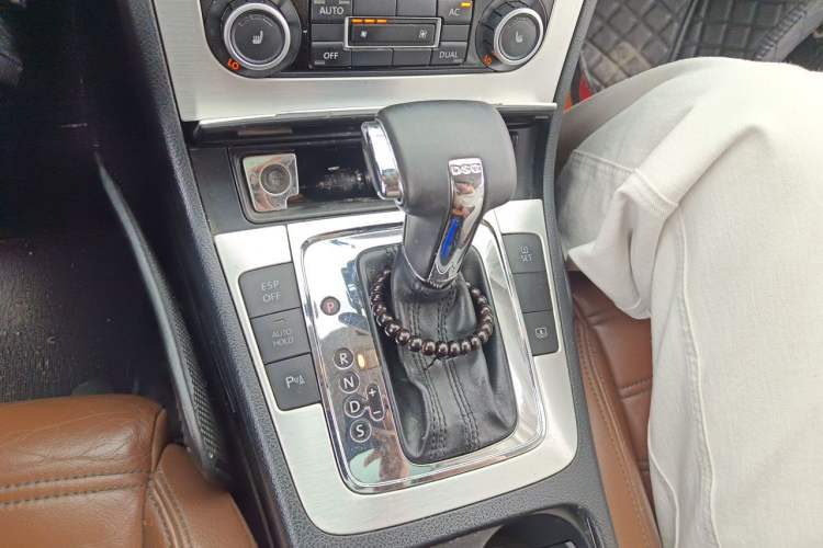 Used Volkswagen FAW-Volkswagen CC 2010 2.0 TSI Ultimate Edition Gear Lever