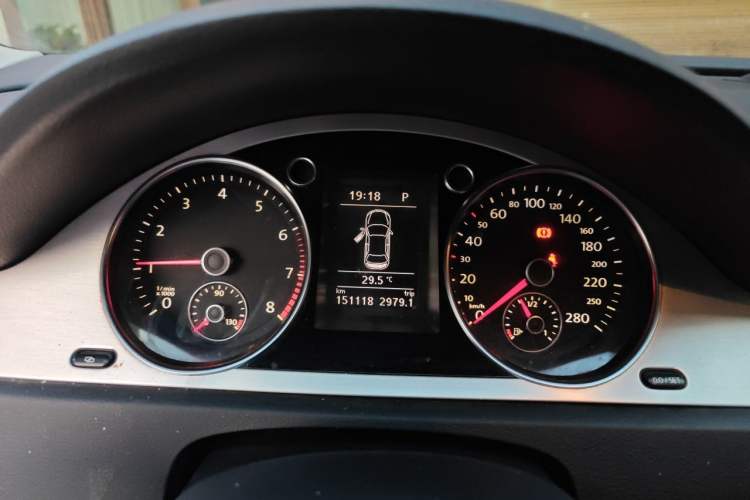 Used Volkswagen FAW-Volkswagen CC 2010 2.0 TSI Luxury Model Instrument Cluster