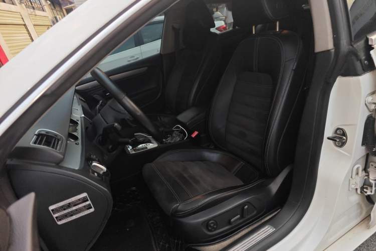 Used Volkswagen FAW-Volkswagen CC 2010 2.0 TSI Luxury Model Left Front Seat