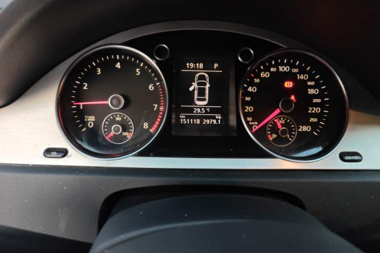 Used Volkswagen FAW-Volkswagen CC 2010 2.0 TSI Luxury Model Odometer Close Up
