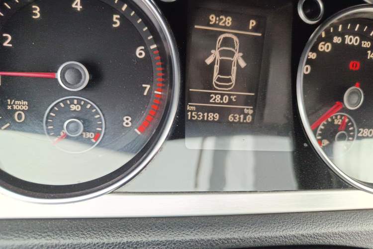Used Volkswagen FAW-Volkswagen CC 2010 2.0 TSI Ultimate Edition Odometer Close Up