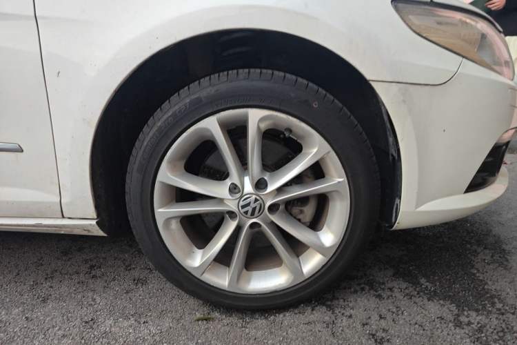 Used Volkswagen FAW-Volkswagen CC 2010 2.0 TSI Luxury Model Right Front Wheel Hub