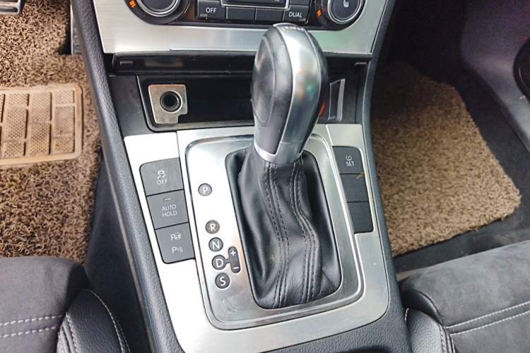 Used Volkswagen FAW-Volkswagen CC 2010 2.0 TSI Ultimate Edition Gear Lever