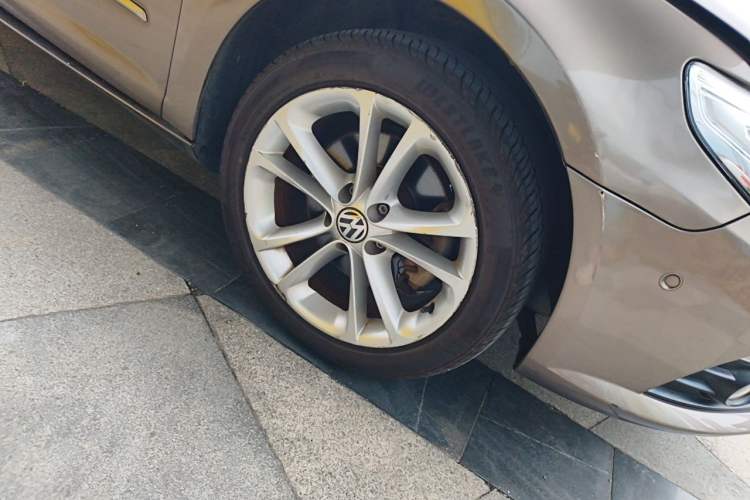 Used Volkswagen FAW-Volkswagen CC 2010 2.0 TSI Ultimate Edition Right Front Wheel Hub