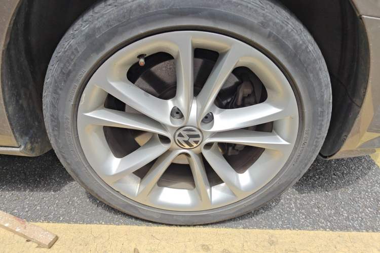 Used Volkswagen FAW-Volkswagen CC 2010 2.0 TSI Ultimate Edition Right Front Wheel Hub