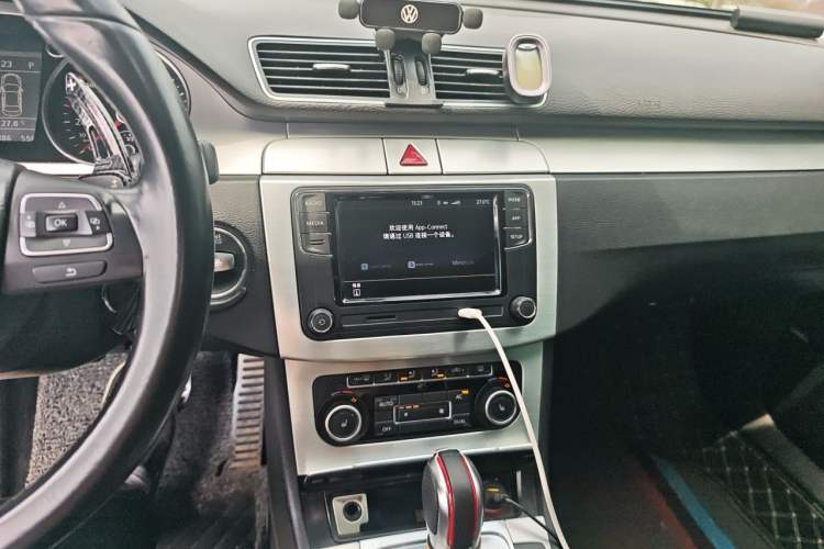Used Volkswagen FAW-Volkswagen CC 2011 2.0 TSI Ultimate Edition Audio And AC Panel