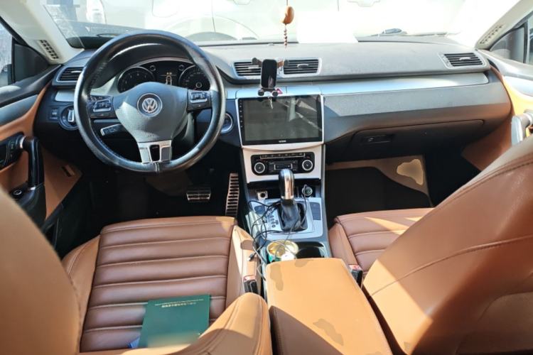 Used Volkswagen FAW-Volkswagen CC 2011 1.8TSI Luxury Model Center Console