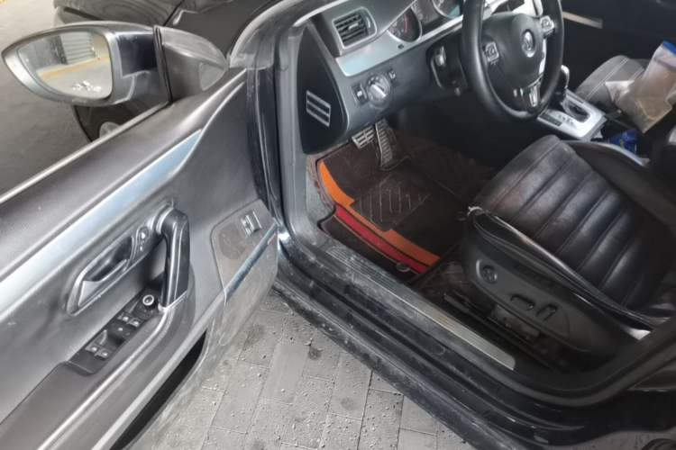 Used Volkswagen FAW-Volkswagen CC 2011 2.0 TSI Ultimate Edition Driver Seat