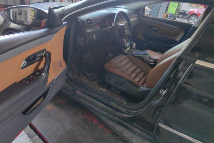 Used Volkswagen FAW-Volkswagen CC 2011 2.0 TSI Ultimate Edition Driver Seat