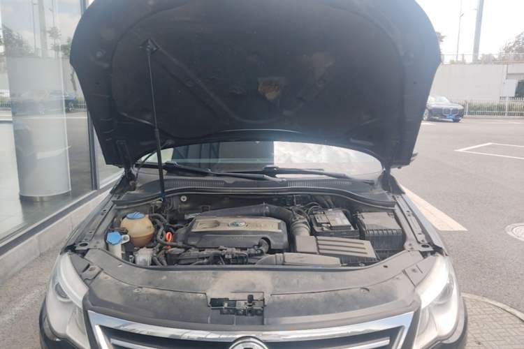 Used Volkswagen FAW-Volkswagen CC 2011 1.8 TSI Prestige Model Engine Bay