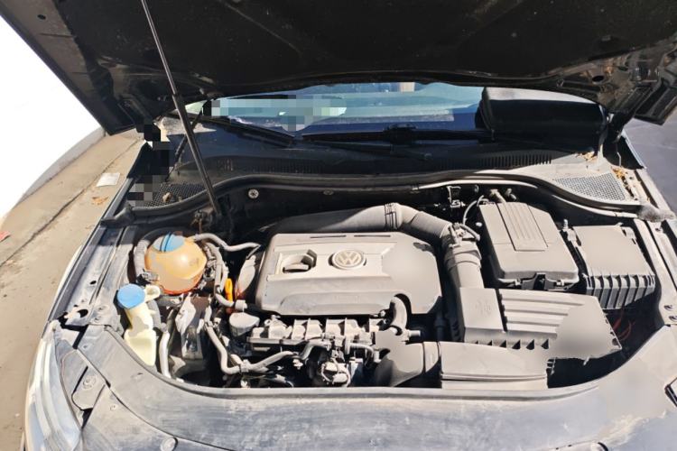 Used Volkswagen FAW-Volkswagen CC 2011 1.8TSI Luxury Model Engine Bay