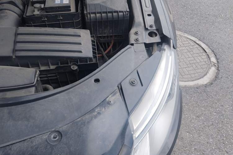 Used Volkswagen FAW-Volkswagen CC 2011 1.8 TSI Prestige Model Engine Bay Left