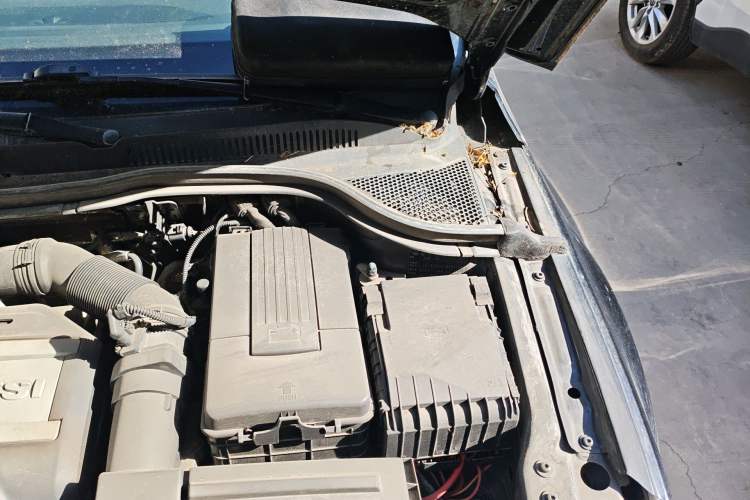 Used Volkswagen FAW-Volkswagen CC 2011 1.8TSI Luxury Model Engine Bay Left