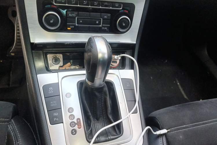 Used Volkswagen FAW-Volkswagen CC 2011 2.0 TSI Ultimate Edition Gear Lever