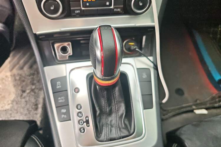 Used Volkswagen FAW-Volkswagen CC 2011 2.0 TSI Ultimate Edition Gear Lever