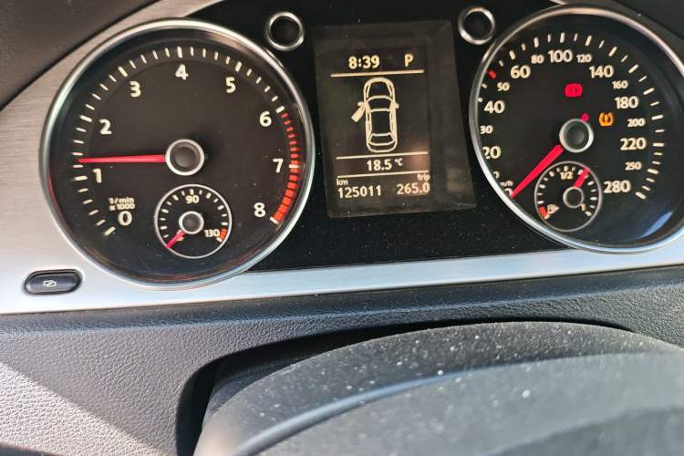 Used Volkswagen FAW-Volkswagen CC 2011 1.8TSI Luxury Model Odometer Close Up