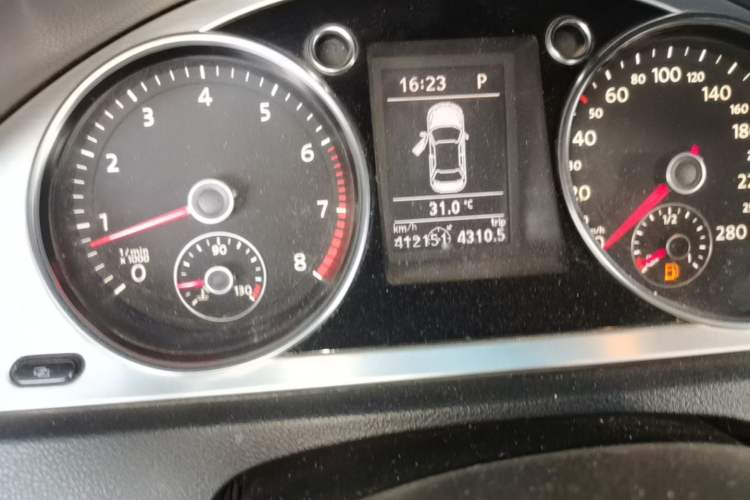 Used Volkswagen FAW-Volkswagen CC 2011 2.0 TSI Ultimate Edition Odometer Close Up