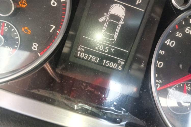 Used Volkswagen FAW-Volkswagen CC 2011 2.0 TSI Ultimate Edition Odometer Close Up