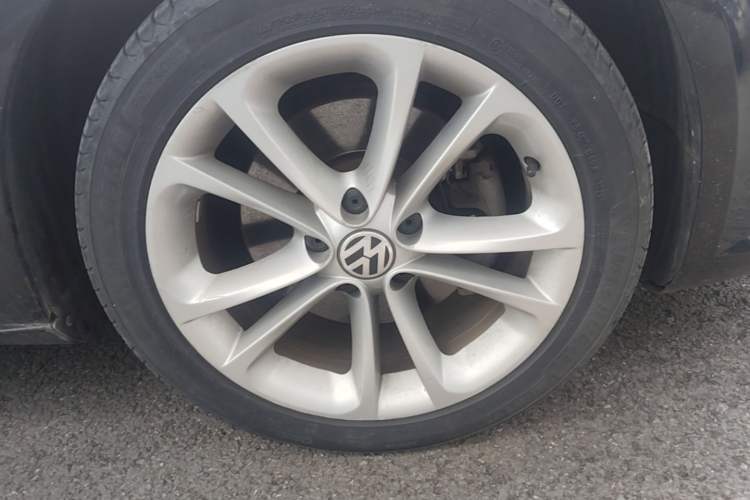 Used Volkswagen FAW-Volkswagen CC 2011 1.8 TSI Prestige Model Right Front Wheel Hub