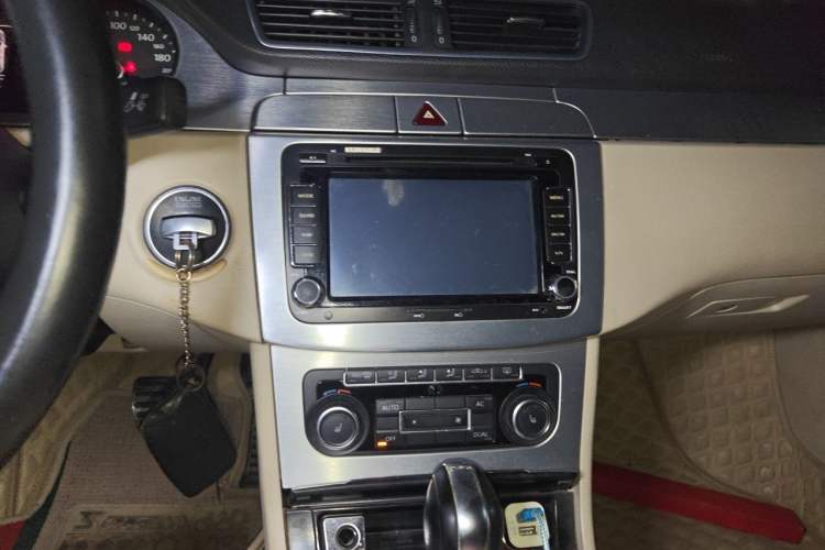 Used Volkswagen FAW-Volkswagen CC 2011 1.8 TSI Prestige Model Audio And AC Panel