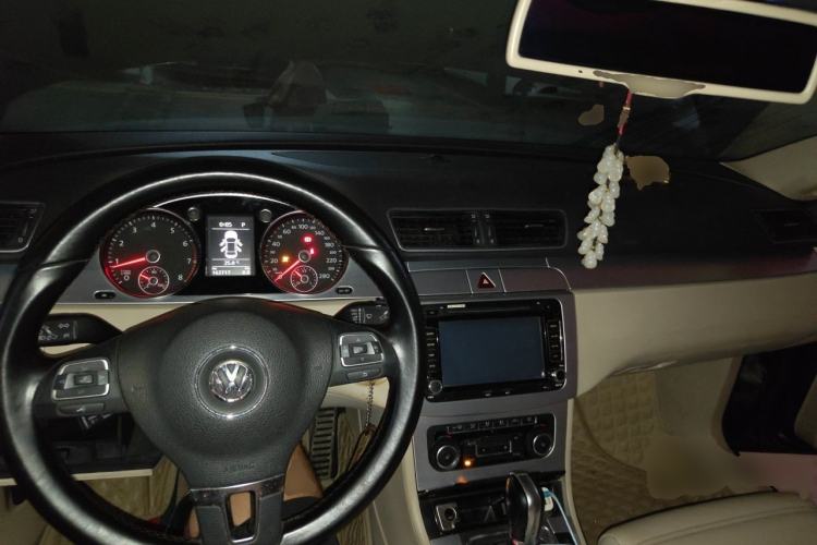 Used Volkswagen FAW-Volkswagen CC 2011 1.8 TSI Prestige Model Center Console
