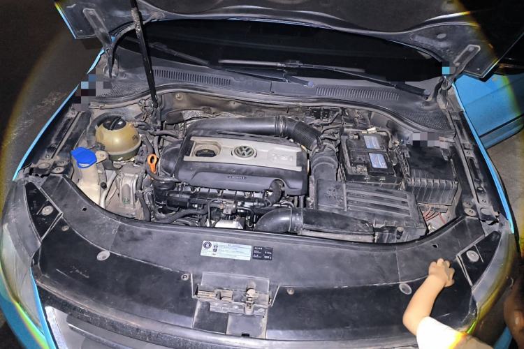 Used Volkswagen FAW-Volkswagen CC 2011 1.8TSI Luxury Model Engine Bay