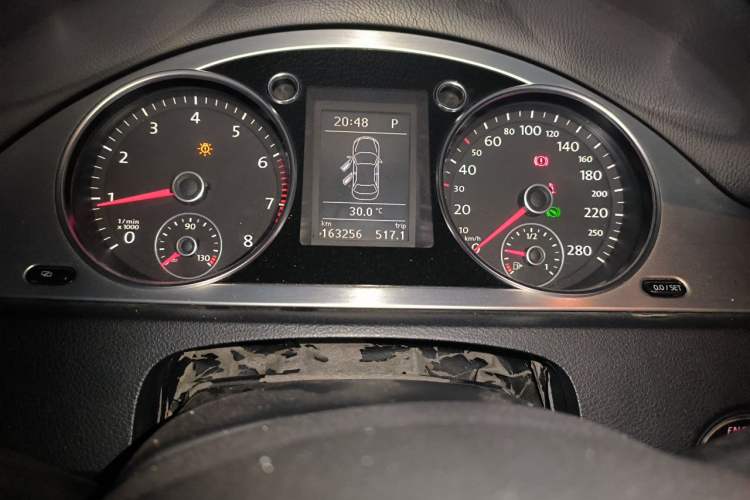 Used Volkswagen FAW-Volkswagen CC 2011 1.8TSI Luxury Model Odometer Close Up