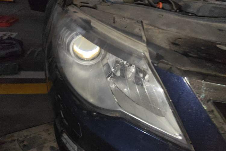 Used Volkswagen FAW-Volkswagen CC 2011 1.8 TSI Prestige Model Right Front Headlight