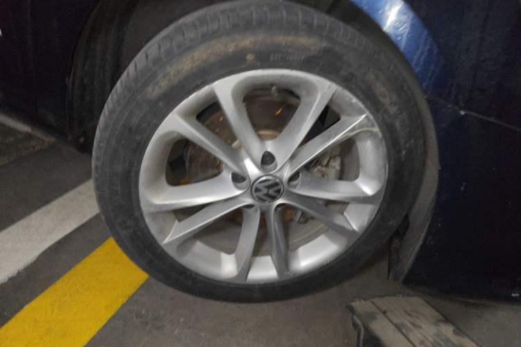 Used Volkswagen FAW-Volkswagen CC 2011 1.8 TSI Prestige Model Right Front Wheel Hub