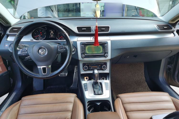 Used Volkswagen FAW-Volkswagen CC 2011 2.0 TSI Ultimate Edition Center Console