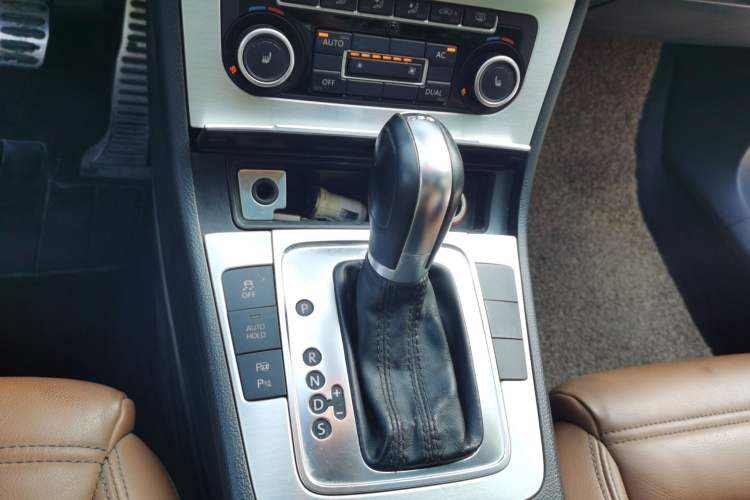 Used Volkswagen FAW-Volkswagen CC 2011 2.0 TSI Ultimate Edition Gear Lever