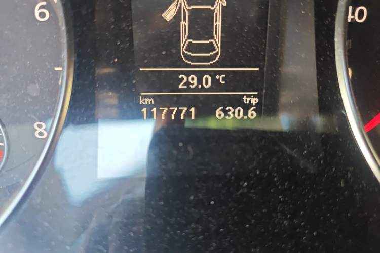 Used Volkswagen FAW-Volkswagen CC 2011 2.0 TSI Ultimate Edition Odometer Close Up