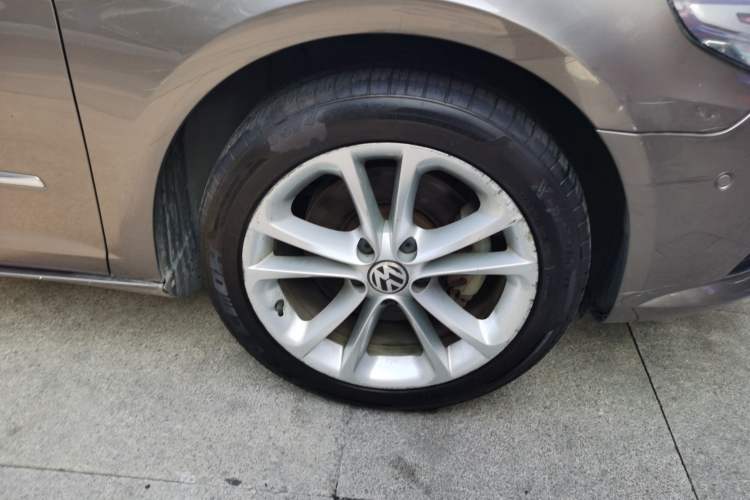 Used Volkswagen FAW-Volkswagen CC 2011 2.0 TSI Ultimate Edition Right Front Wheel Hub