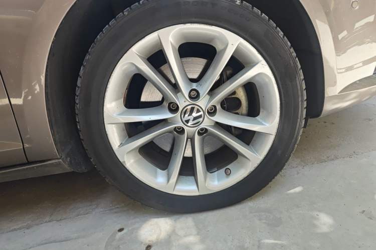 Used Volkswagen FAW-Volkswagen CC 2011 2.0 TSI Ultimate Edition Right Front Wheel Hub