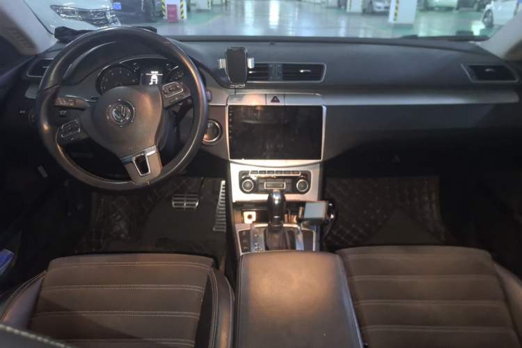 Used Volkswagen FAW-Volkswagen CC 2011 1.8TSI Luxury Model Center Console