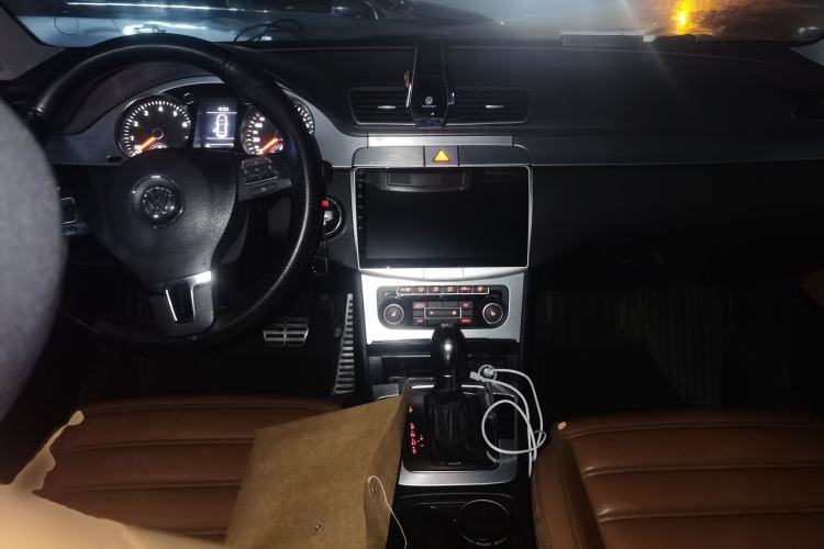Used Volkswagen FAW-Volkswagen CC 2011 2.0 TSI Ultimate Edition Center Console