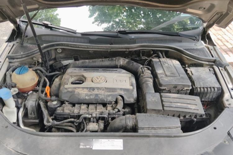 Used Volkswagen FAW-Volkswagen CC 2011 1.8TSI Luxury Model Engine Bay
