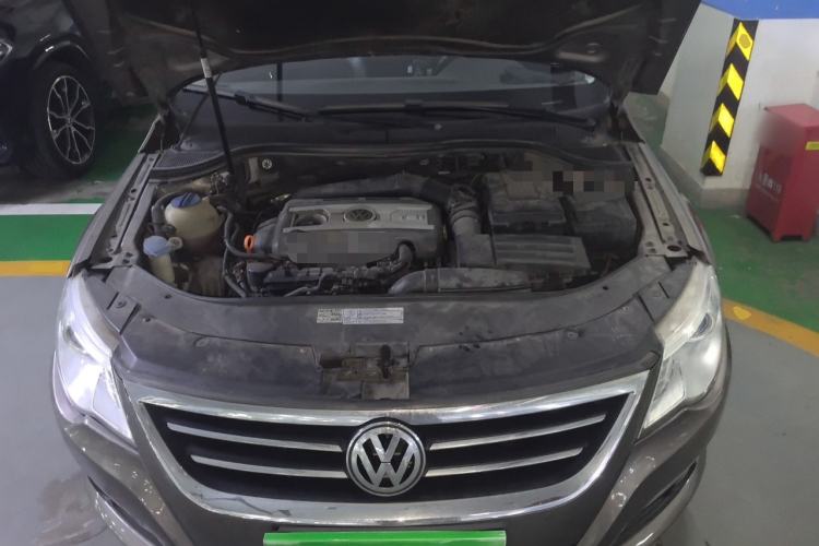 Used Volkswagen FAW-Volkswagen CC 2011 1.8TSI Luxury Model Engine Bay