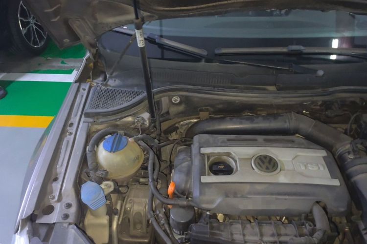 Used Volkswagen FAW-Volkswagen CC 2011 1.8TSI Luxury Model Engine Bay Right