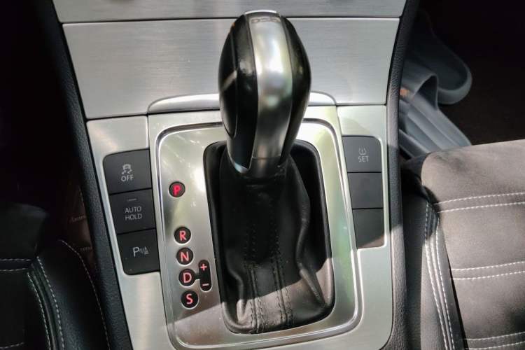 Used Volkswagen FAW-Volkswagen CC 2011 1.8TSI Luxury Model Gear Lever
