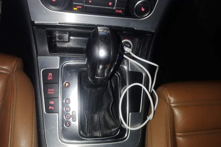 Used Volkswagen FAW-Volkswagen CC 2011 2.0 TSI Ultimate Edition Gear Lever