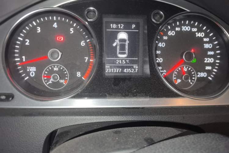 Used Volkswagen FAW-Volkswagen CC 2011 1.8TSI Luxury Model Odometer Close Up